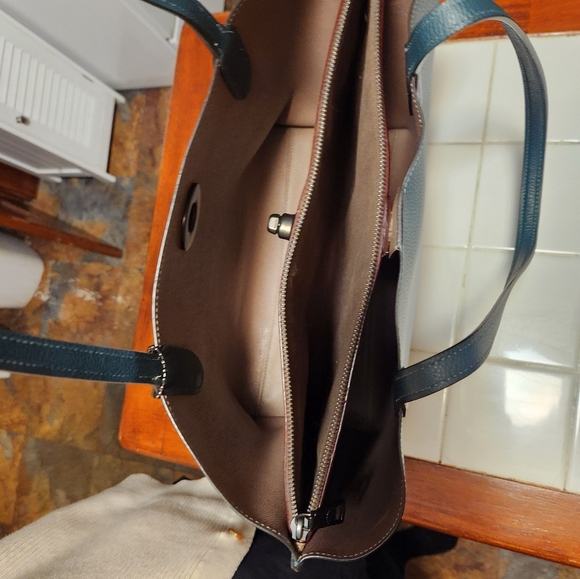 Coach Willow Tote - Picture 9 of 10